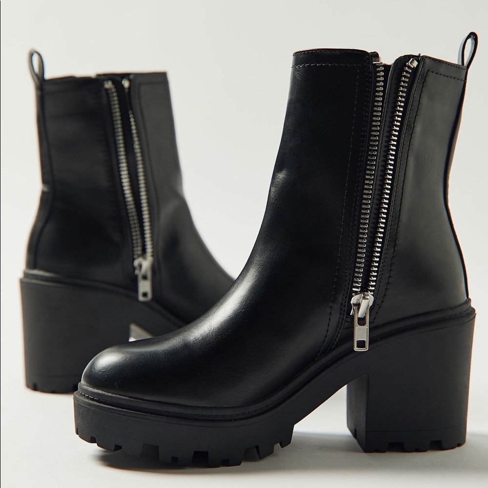 NWT Urban Outfitters Zip-Up boot black (8) - Picture 1 of 14